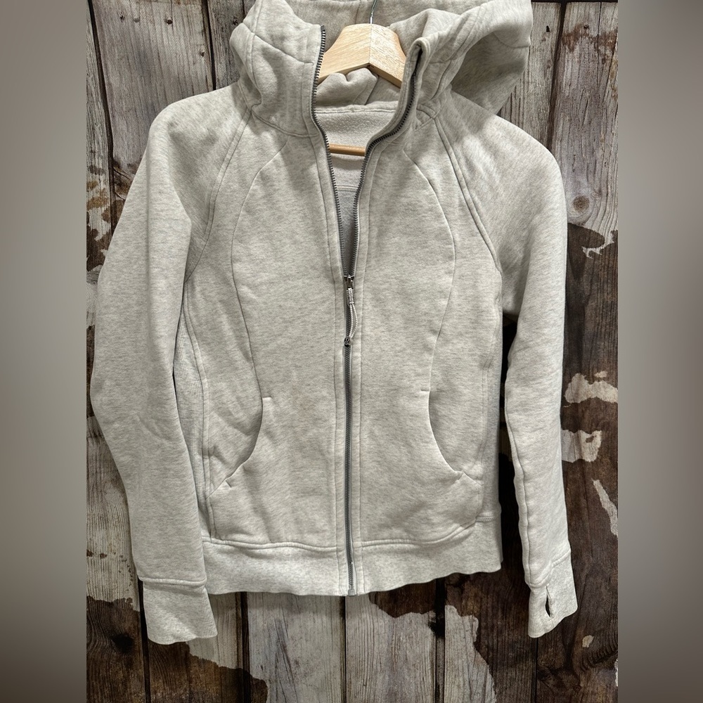 Lululemon gray sweater with thumb holes. Size 6